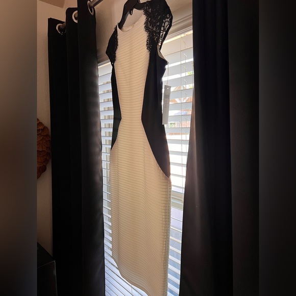 London Times Black and White Cap Sleeve Dress - Picture 2 of 3